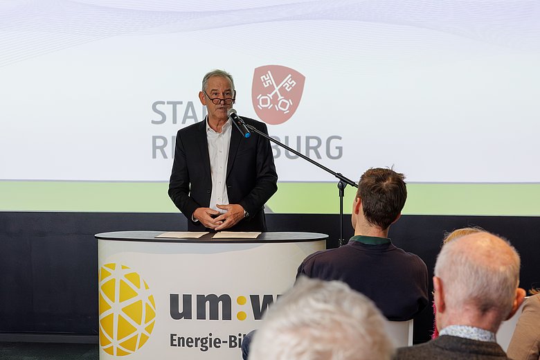 Im voll besetzten Kino der um:welt durfte Herr Bürgermeister Artinger Ludwig die Preisträgerinnen und Preisträger begrüßen. Foto: Stefan Effenhauser, Bilddokumentation Stadt Regensburg