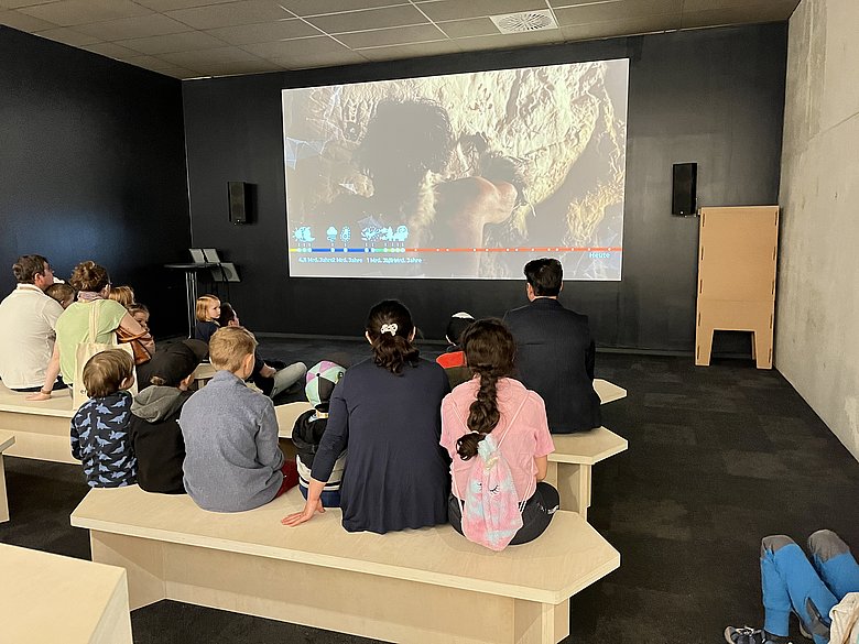 Im Kino lassen sich die Besucher auf das Thema einstimmen.